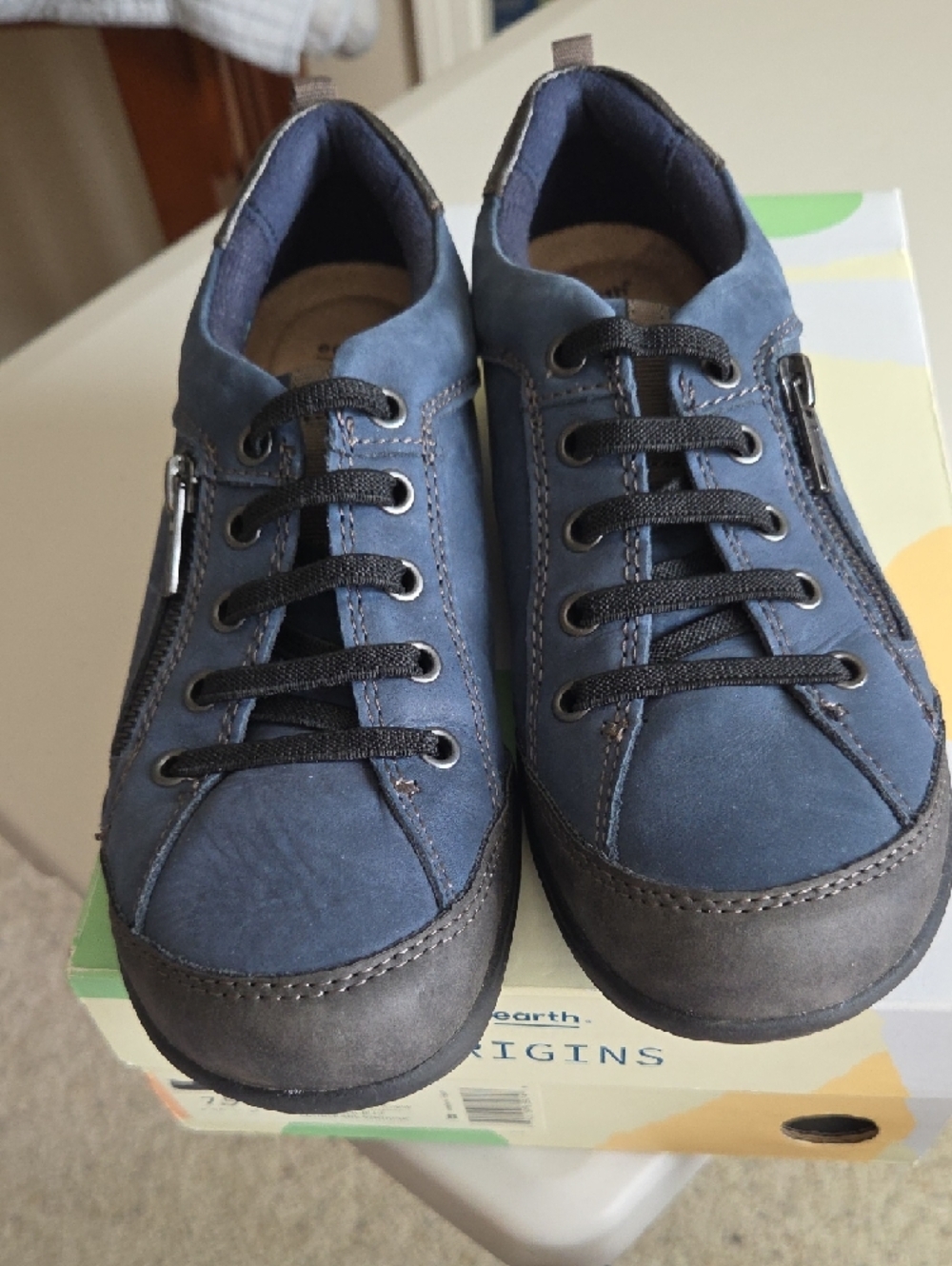 Earth Womens Navy Perforated Lace-Up Sneaker with Side Zip - Picture 2 of 4